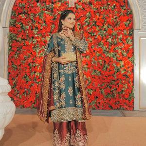 Ensemble Kurti et Palazzo pakistanais brodés avec dupatta |   Vêtements ethniques pour femmes, tenues de mariage, vente en gros - Product Image 1