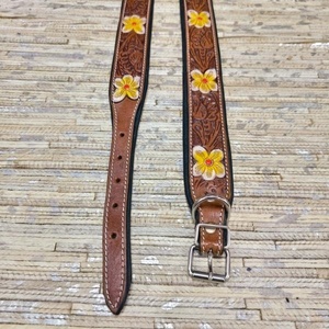 Laisse pour chien en cuir façonnée à la main, laisse pour animal de compagnie robuste et résistante, laisse d'entraînement en cuir personnalisée, laisse de luxe pour chien à motifs floraux - Product Image 1