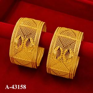 MOLL JEWELLERS A-43153 กำไลข้อมือโลหะผสมสังกะสีอินเทรนด์สำหรับผู้หญิงพร้อมดีไซน์ทรงเรขาคณิต ชุบทองและเงิน ประดับด้วยหินเพทาย เครื่องประดับสำหรับงานปาร์ตี้ - Product Image 6