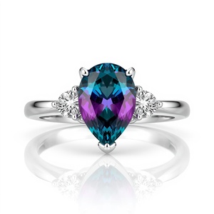 Anillo de Compromiso de Oro de 14K con Circonita Cultivada en Laboratorio, Corte Pera, Piedras Laterales de Diamante, Joyería Fina de Lujo, Anillo Personalizado - Product Image 4