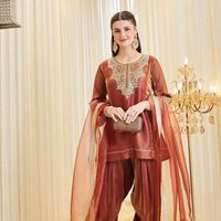 Ensemble de costume palazzo en soie lourde de créateur avec dupatta |   Ensemble haut et palazzo brodés à la main avec motifs complexes et sequins, entièrement cousus
