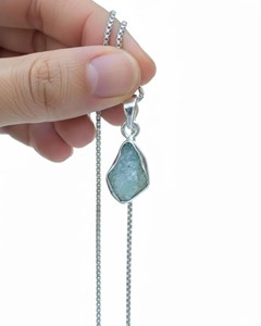 Collar con Colgante de Aguamarina Natural en Bruto, Hecho a Mano, con Plata, Gema, Cristal, Joyería Curativa, Collar Único de Piedra en Bruto - Product Image 3