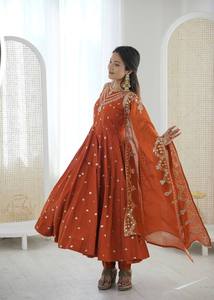 Ensemble Kurta et pantalon en soie orange traditionnel indien pakistanais pour femmes avec dupatta, coupe ample, longueur au sol, tenue de mariage - Product Image 2