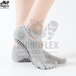 Chaussettes de yoga antidérapantes personnalisées avec logo brodé et nœud mignon, mi-mollet, pour la gym, vente en gros - Product Image 2