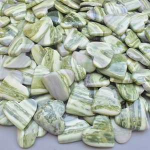 Corazón de serpentina verde con forma de corazón, Gema de serpentina verde, cabujón de piedras preciosas, corazón de Reiki hinchable, venta al por mayor - Product Image 1