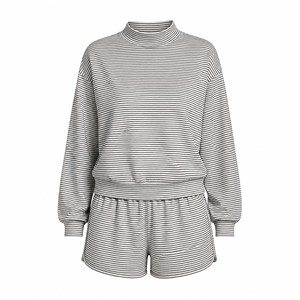 Ensemble décontracté deux pièces pour femme : sweat-shirt oversize rayé à col montant et short – Design streetwear 017 - Product Image 1