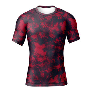 เสื้อคอมเพรสชั่นผู้ชาย แขนสั้น สีแดงดำ แห้งเร็ว ผลิตจากโพลีเอสเตอร์ เนื้อผ้านุ่ม ระบายอากาศได้ดี ทรงเข้ารูป สวมใส่สบาย คุณภาพระดับมืออาชีพ รับสกรีนโลโก้ - Product Image 1