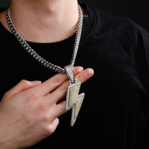 Pendentif Éclair Entièrement Sertie de Pierres - Bijou Unique et Spectaculaire, Pendentif Moissanite Couleur D VVS, Pendentif Fait Main en Argent 925 - Product Image 4