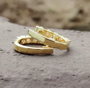ต่างหูห่วงเพชรทิชยา โมอิสซาไนต์ ทองคำแท้ 14K สีเหลือง 1.30 กะรัต ทรงกลม ของขวัญสำหรับงานแต่งงานและหมั้นสำหรับผู้หญิง - Product Image 2