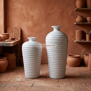 Vase de sol grand format Pilin L en terre cuite rustique blanche, côtelé, fait main, pot en argile décoratif, céramique en gros - Product Image 5