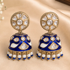 Boucles d'oreilles pendantes en laiton plaqué or avec perles Kundan, pompon, charme ethnique, imitation perle, cristal et strass, tendance mariage - Product Image 1