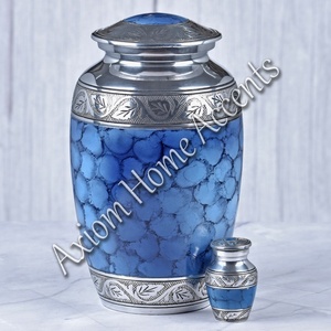 Urna de cremación de aluminio moderna con artesanía detallada Un hermoso recuerdo conmemorativo de Axiom Home Accents - Product Image 4