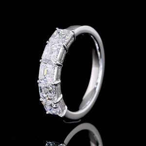 Anillo Apilable de Lujo con Diamante de Corte Asscher de 4 Quilates, Certificado por IGI, Creado en Laboratorio, con Banda de Garras Compartidas, Oro Blanco Sólido de 18K - Product Image 4