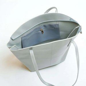 Sac fourre-tout en cuir véritable grande capacité pour femme, options de design personnalisé, fermeture éclair, look polyvalent et unique, OEM - Product Image 3