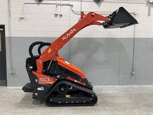 Mini-chargeuse compacte sur chenilles Kubota SCL 1000 Premium avec moteur diesel et pompe, pour la construction et l'agriculture, transmission libre - Product Image 1