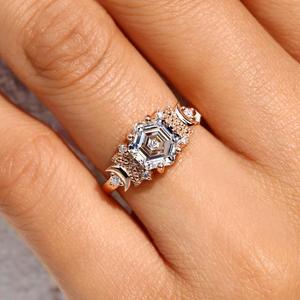 Bague de fiançailles vintage en or massif avec diamants taillés en hexagone et diamants ronds d'appoint, motif lune céleste, style Art Déco, bijoux de mariée - Product Image 4