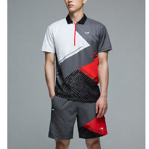 เสื้อเทนนิสซับลิเมชั่นแบบกำหนดเองสำหรับผู้ชาย เสื้อแบดมินตันสำหรับฝึกซ้อม เสื้อคอวี เสื้อผ้ากีฬา เสื้อเทนนิสโพลีเอสเตอร์ซับลิเมชั่นสำหรับผู้ชาย - Product Image 3