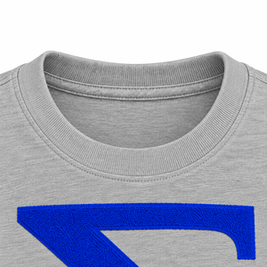 T-shirt à manches courtes pour homme, gris, col rond, avec logo Sigma brodé en chenille bleu royal et bordure contrastée sur les manches - Product Image 6