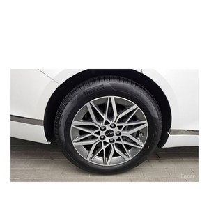 Genesis G80 2.5 Turbo AWD Essence 2024, 29 513 km, Boîte de vitesses automatique, Sièges en cuir, Volant à gauche, Caméra arrière - Product Image 5