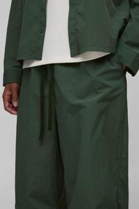 กางเกงสเวตแพนท์ผ้าแคนวาสคอตตอน 100% หนัก 450GSM ทรงหลวมสบายสำหรับผู้ชาย พิมพ์ลายโลโก้ด้วยเทคนิค DTG ผ้าฟอกสีเรียบ - Product Image 5