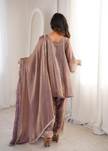 Magnifique ensemble salwar en tissu de soie tendance avec dupatta fantaisie et broderies, collection de vêtements ethniques pour fêtes. - Product Image 6