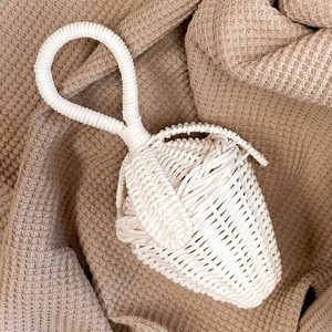 Juguete sensorial para bebés, sonajero de ratán, mordedores para bebés, juguetes de guardería, sonajeros de fresa natural - Product Image 1