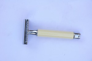 Traditional Stainless Steel Safety <b>Razor</b> for Men with Balanced Weight Handle High Quality for Wet/Dry Shaving Experience - Product Image 4