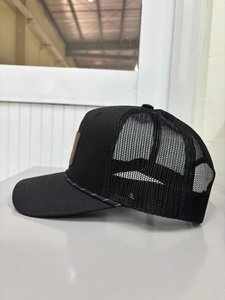 Casquettes de camionneur de haute qualité avec logo personnalisé en relief sur patch en cuir, casquettes de camionneur personnalisées en gros, gorras ajustables pour l'extérieur - Product Image 2