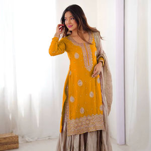 Collection Festive Élégante : Tenue Sharara en Soie Chinon - Product Image 1