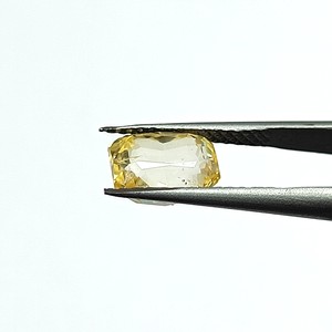 พลอยแซฟไฟร์สีเหลืองทรงแปดเหลี่ยมธรรมชาติ 5.54 กะรัต จากศรีลังกา สำหรับทำเครื่องประดับและแหวน พร้อมแผนภูมิราตติ 6.25 YTNNS-200 - Product Image 4