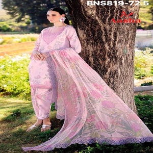 Conjunto de Salwar Kameez y Dupatta de Algodón de Excelente Calidad con Estampados y Parches Bordados para Festivales, Moda Femenina para Exportación - Product Image 1