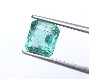 Esmeralda natural certificada por IGI de 1.81 quilates, corte octogonal facetado, verde azulado, calidad súper fina, piedra para joyería, Rajasthan, India - Product Image 3