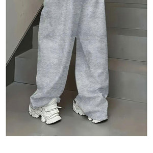 กางเกงวอร์มโอเวอร์ไซส์ผู้หญิงพิมพ์โลโก้ตามสั่ง ผ้าฟลีซหนานุ่มทรงแบ็กกี้ สวมใส่สบายๆ สไตล์ลำลองและสตรีทแวร์ - Product Image 6