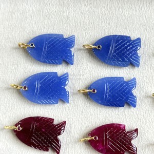 จี้ปลาแคลเซโดนีสีน้ำเงิน พลอยกึ่งมีค่าธรรมชาติ เครื่องประดับเงินแท้ 925 แกะสลักด้วยมือ รูปปลาคริสตัลคุณภาพสูง - Product Image 1