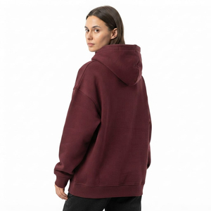 Sudadera con capucha oversize para mujer con logo frontal personalizado, estilo streetwear moderno, color marrón. - Product Image 3