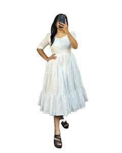 Ensemble kurti à motif énorme style occidental redéfinit la mode ethnique avec élégance et grâce, adapté à toutes les saisons. - Product Image 1