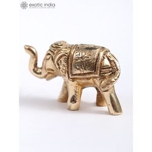 Petite statue d'éléphant décorative en laiton de 2 pouces faite à la main pour la décoration intérieure et la sculpture de cadeaux fabriquée en Inde - Product Image 2