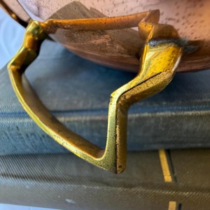 Mug en cuivre simple avec poignée, idéal pour le thé, le café, l'eau et l'utilisation quotidienne en cuisine. Vaisselle en cuivre saine, provenant d'Inde. - Product Image 5