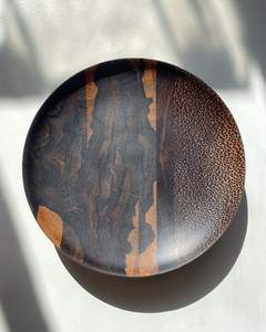 Assiettes en bois artisanales écologiques traditionnelles, vaisselle en bois naturel de qualité alimentaire, durables pour une restauration saine et élégante - Product Image 1