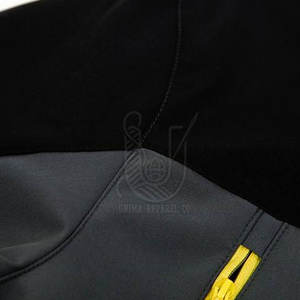 Chaqueta de Invierno Softshell con Capucha y Logotipo Frontal, Diseño Único, Secado Rápido, Transpirable, para Uso en Exteriores para Hombre - Product Image 6