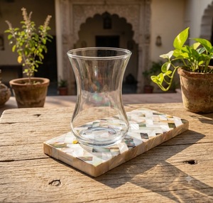 Jarrón Decorativo de Vidrio Rectangular con Incrustaciones de Madreperla, Taza Ornamental para Decoración de Mesa en Hogar o Cafetería - Product Image 1