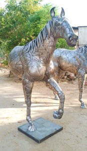 Escultura de Caballo de Metal para Jardín y Hogar - Product Image 3