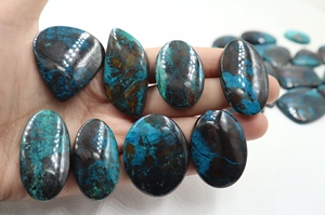 Cabochon de Shattuckite Naturelle de Haute Qualité, Pierre Précieuse en Vrac pour la Fabrication de Bijoux, Formes Mixtes, Effet de Couleur Changeant, au Gramme, INDIA GEMS Third - Product Image 4