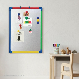 Tableau d'affichage magnétique avec cadre en plastique coloré et surface en acier galvanisé 30x60cm pour montage mural - Product Image 6