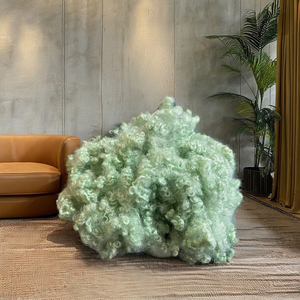 Fibre de polyester recyclé 15D HC Green Hollow Conjugated GRS pour rembourrage de jouets, oreillers, canapés, couvertures, coussins et intérieurs de voitures - Product Image 1