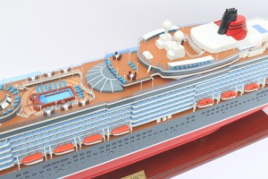 MS QUEEN ELIZABETH 2010 |   Coque grise |   Modèle de bateau de croisière britannique de luxe en bois artisanal, idéal pour les cadeaux d'affaires et la décoration intérieure - Product Image 5