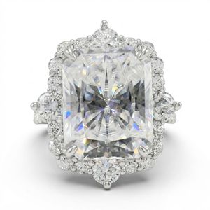 Anillo de Halo con Diamante Cultivado en Laboratorio de Corte Radiante de 4.88CTW en Oro Blanco de 18K, Certificado IGI, Conjunto Nupcial - Product Image 4