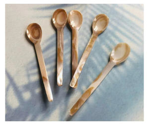 Vaisselle de luxe, cuillère en forme de coquillage conçue pour servir le caviar - Product Image 3