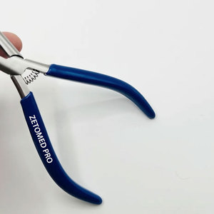 Pince à pointe plate professionnelle de haute qualité en acier inoxydable avec ressort pour extensions de cheveux, logo personnalisé inclus - Product Image 5