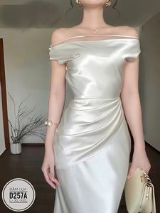 Robe longue de luxe unie pour femme, coupe sablier ajustée, épaules dénudées, taille naturelle, en tissu tissé, fabrication vietnamienne - Product Image 5